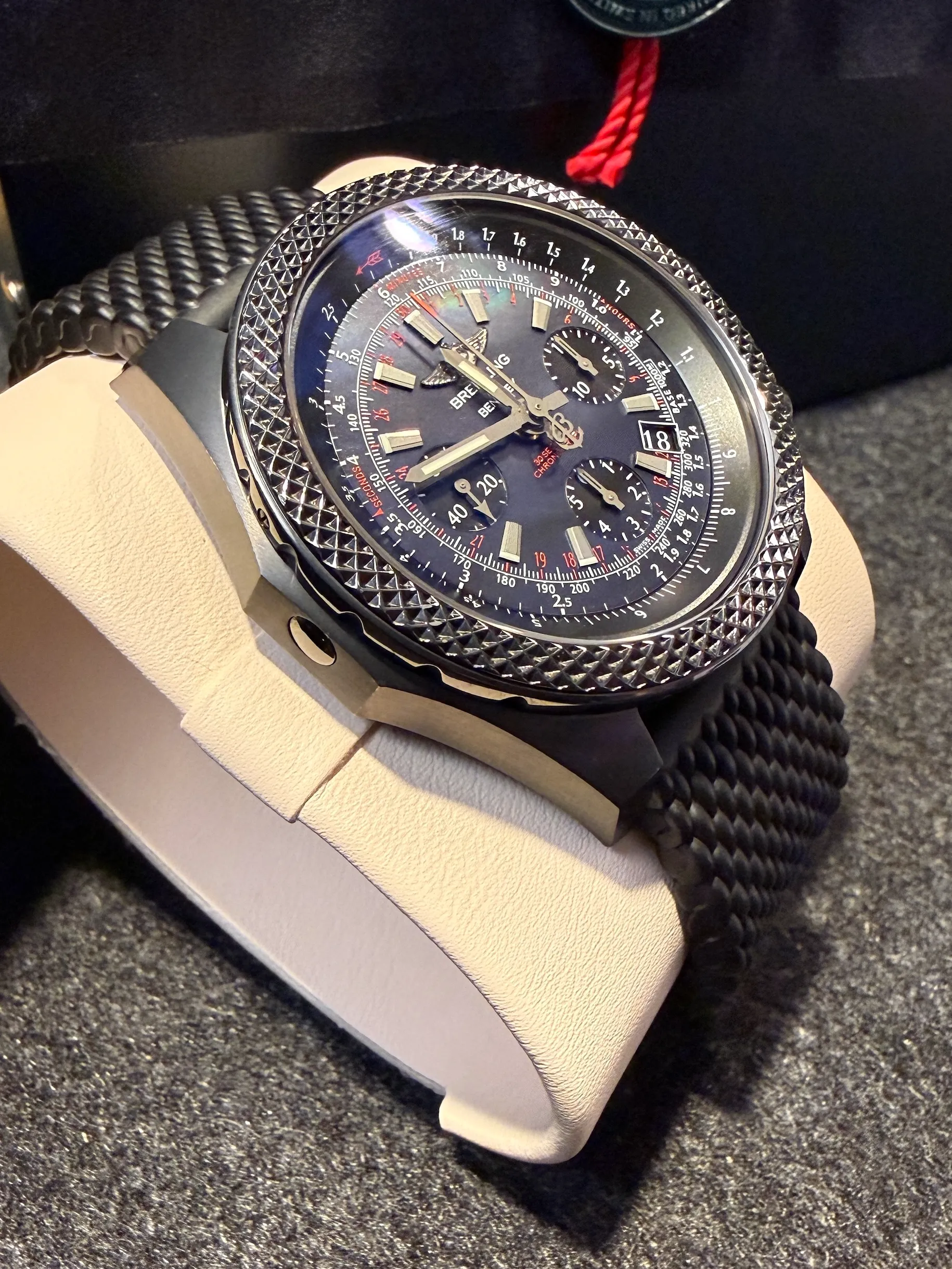 Breitling for Bentley B06 S left side